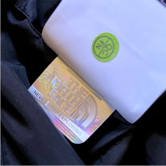 The North Face Girls’ Baltic Reversible Down Black Puffer Jacket - Picture 15 of 15